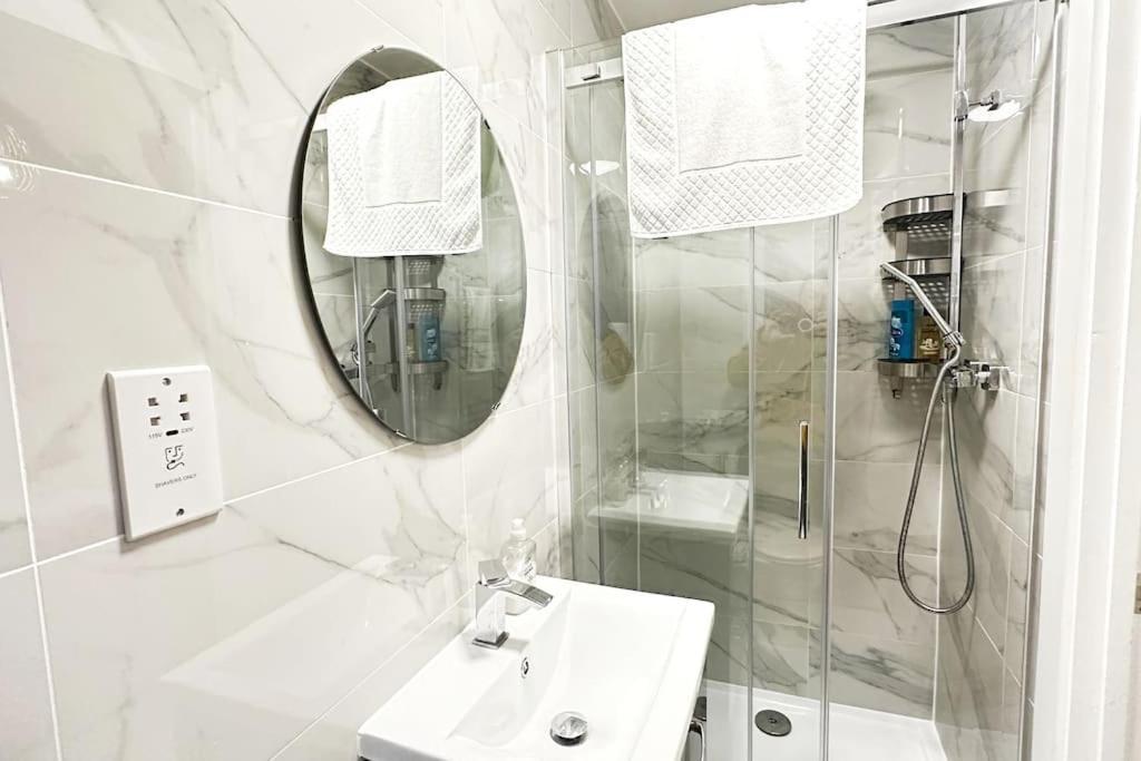 Walnut Flats-F2, 3-Bedroom With Garden & Patio - Ac, Parking, Netflix, Wifi - Close To Oxford, Bicester & Blenheim Palace Ngoại thất bức ảnh