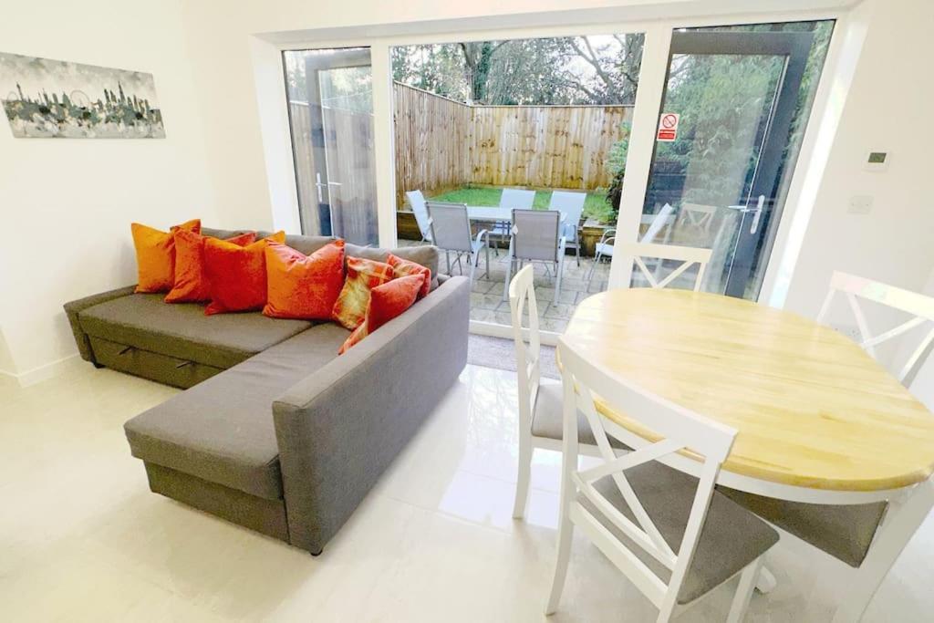 Walnut Flats-F2, 3-Bedroom With Garden & Patio - Ac, Parking, Netflix, Wifi - Close To Oxford, Bicester & Blenheim Palace Ngoại thất bức ảnh