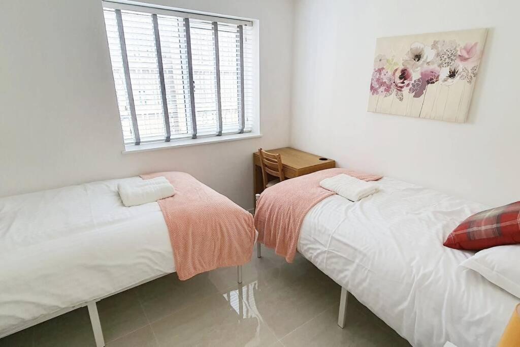 Walnut Flats-F2, 3-Bedroom With Garden & Patio - Ac, Parking, Netflix, Wifi - Close To Oxford, Bicester & Blenheim Palace Ngoại thất bức ảnh