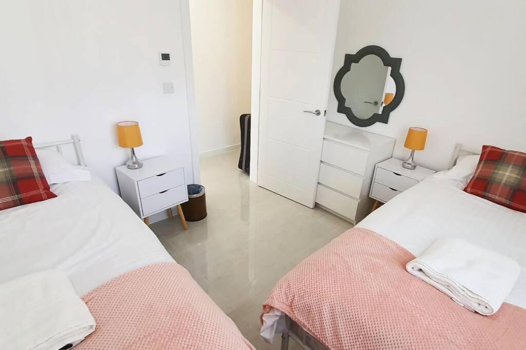 Walnut Flats-F2, 3-Bedroom With Garden & Patio - Ac, Parking, Netflix, Wifi - Close To Oxford, Bicester & Blenheim Palace Ngoại thất bức ảnh
